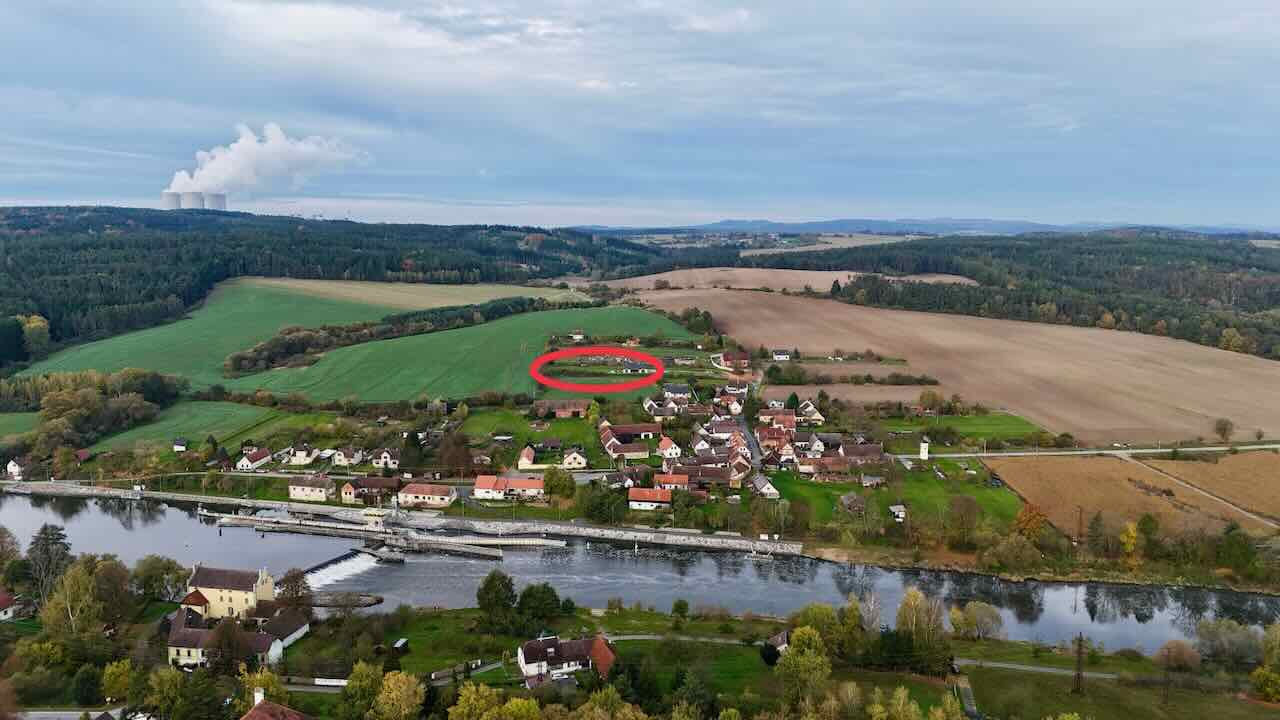 STAVEBNÍ PARCELA TÝN - HNĚVKOVICE