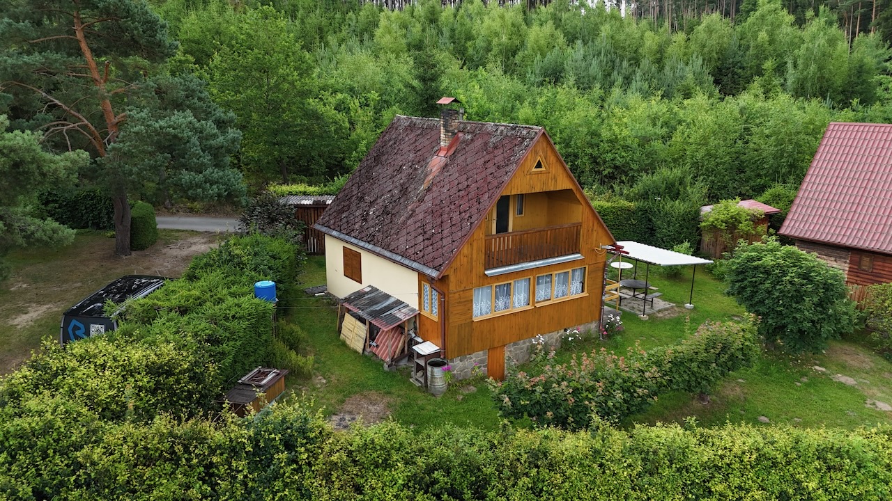 DOBRONICE U BECHYNĚ - PRODEJ CELOZDĚNÉ CHATY