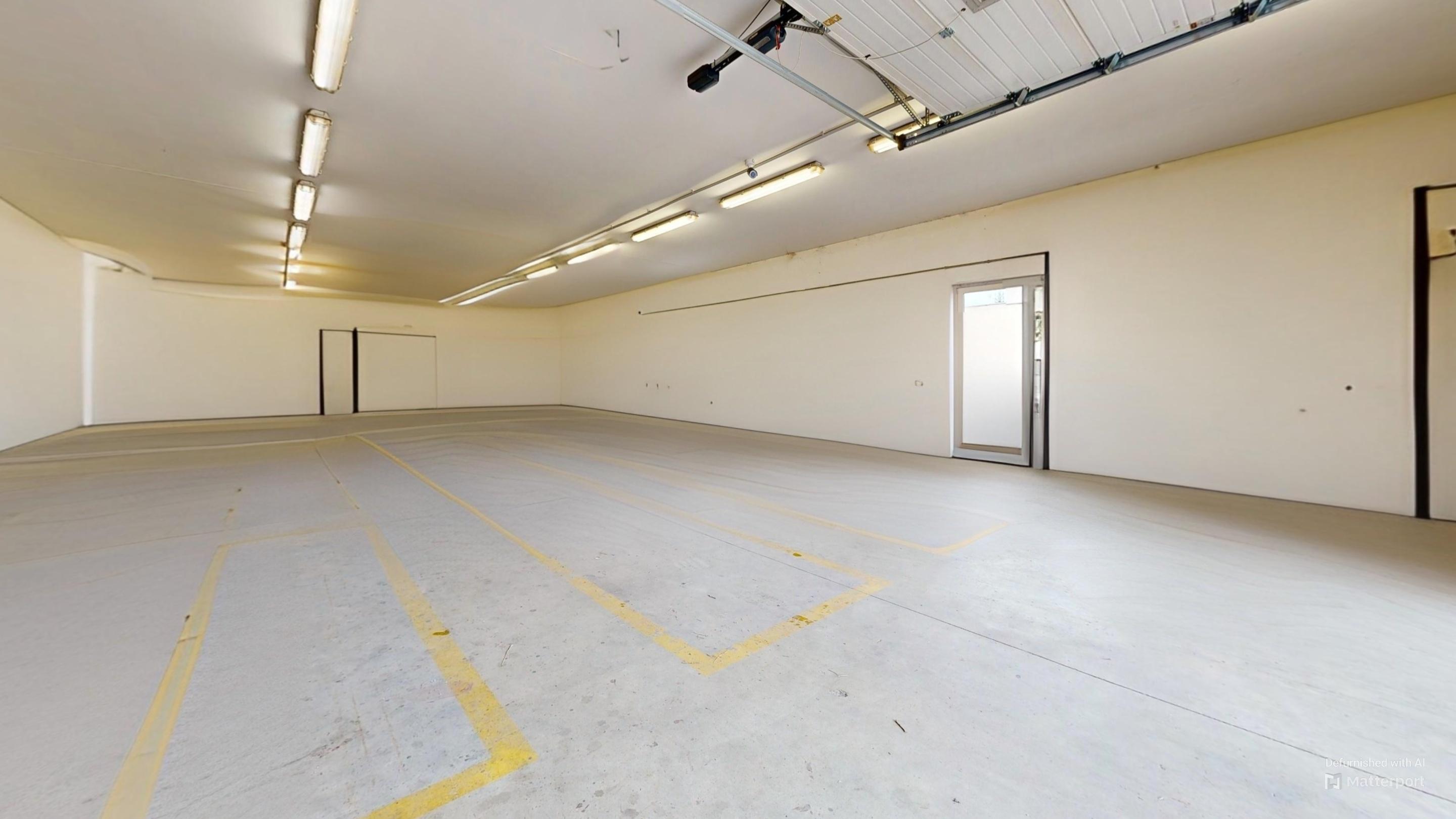 komercni-objekt-tyn-nad-vltavou--garage-defurnished