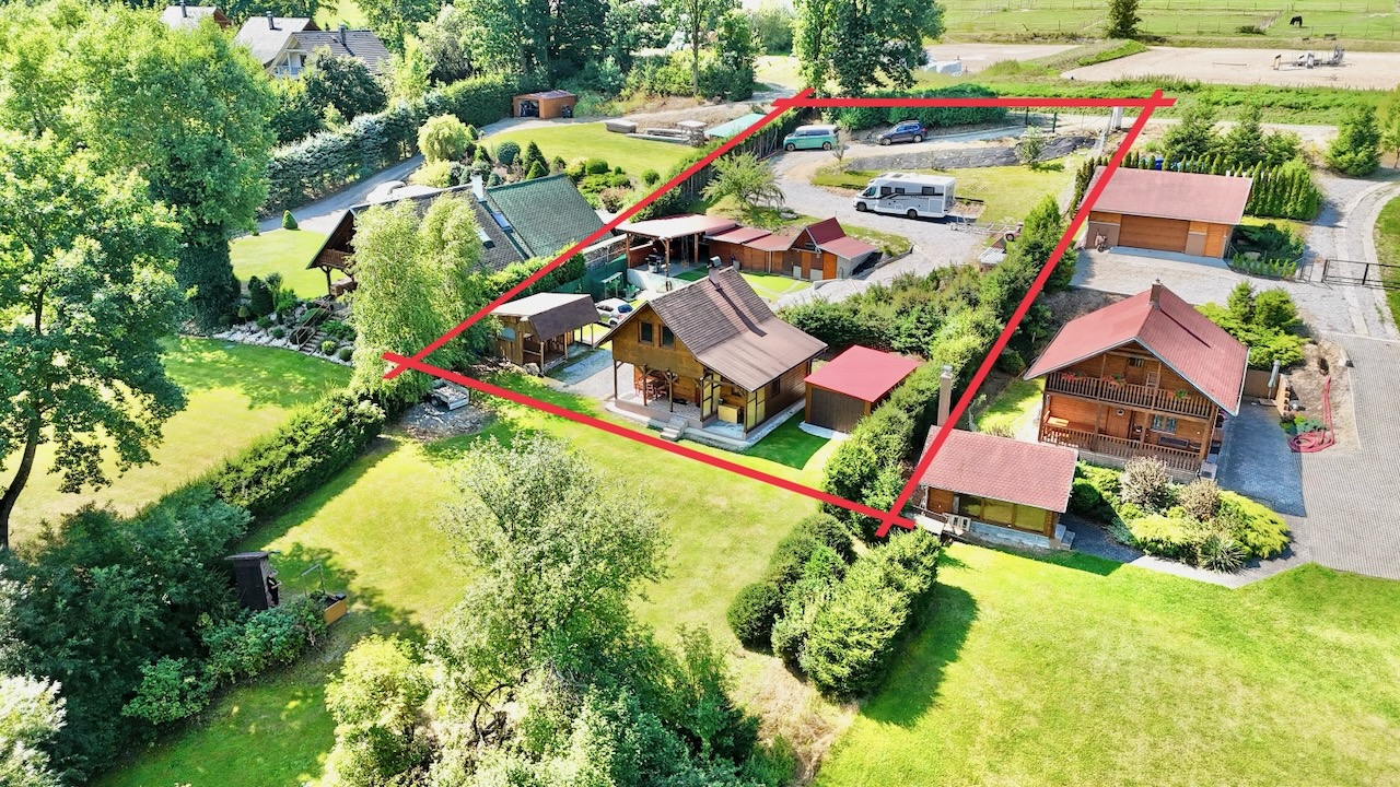 ALBRECHTICE NAD VLTAVOU - NADSTANDARDNÍ CHATA PŘÍMO U VODY