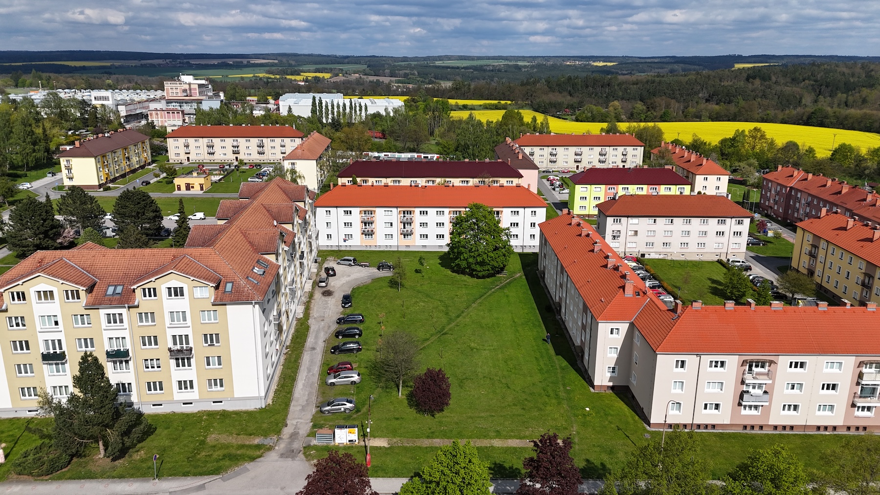 BECHYNĚ - PRODEJ BYTU 2+1 S BALKONEM