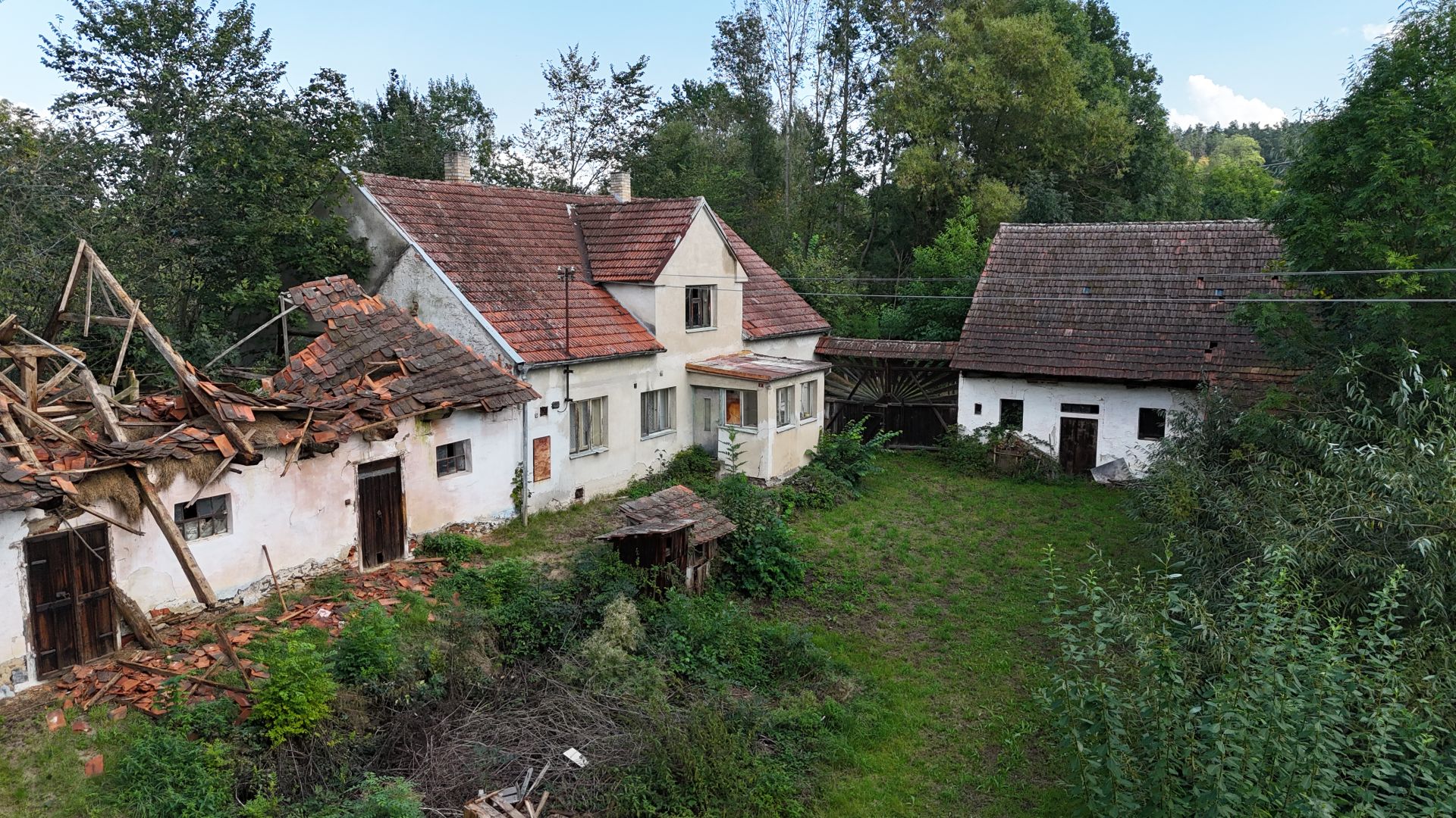 NEMĚJICE - PRODEJ CHALUPY SE ZAHRADOU A STODOLOU