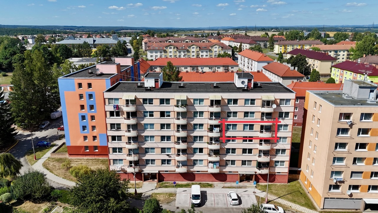 BECHYNĚ - PRODEJ BYTU 2+1 V OSOBNÍM VLASTNICTVÍ (BALKON, VÝTAH)