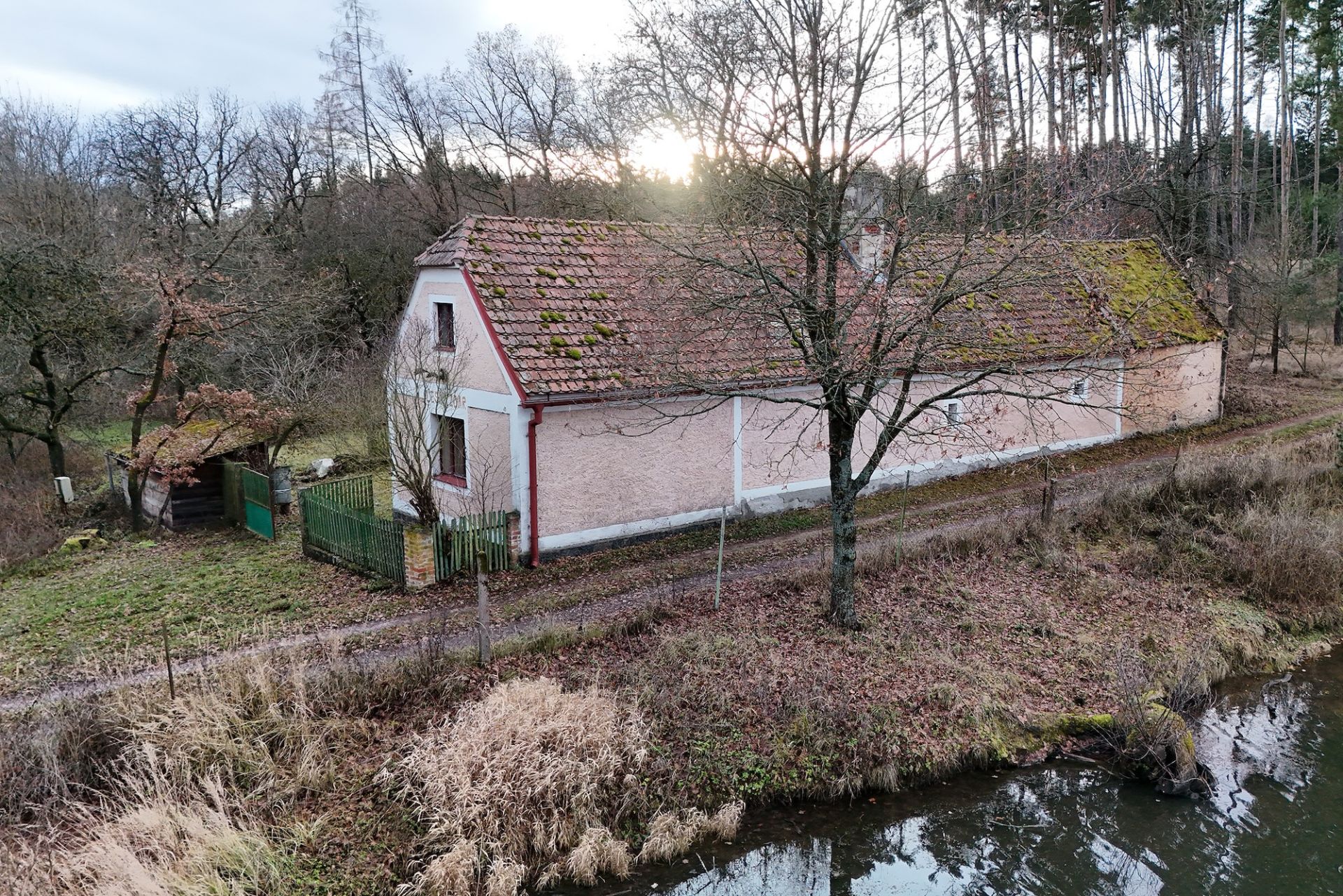 VITANOVSKÁ HÁJENKA - NA SAMOTĚ U LESA