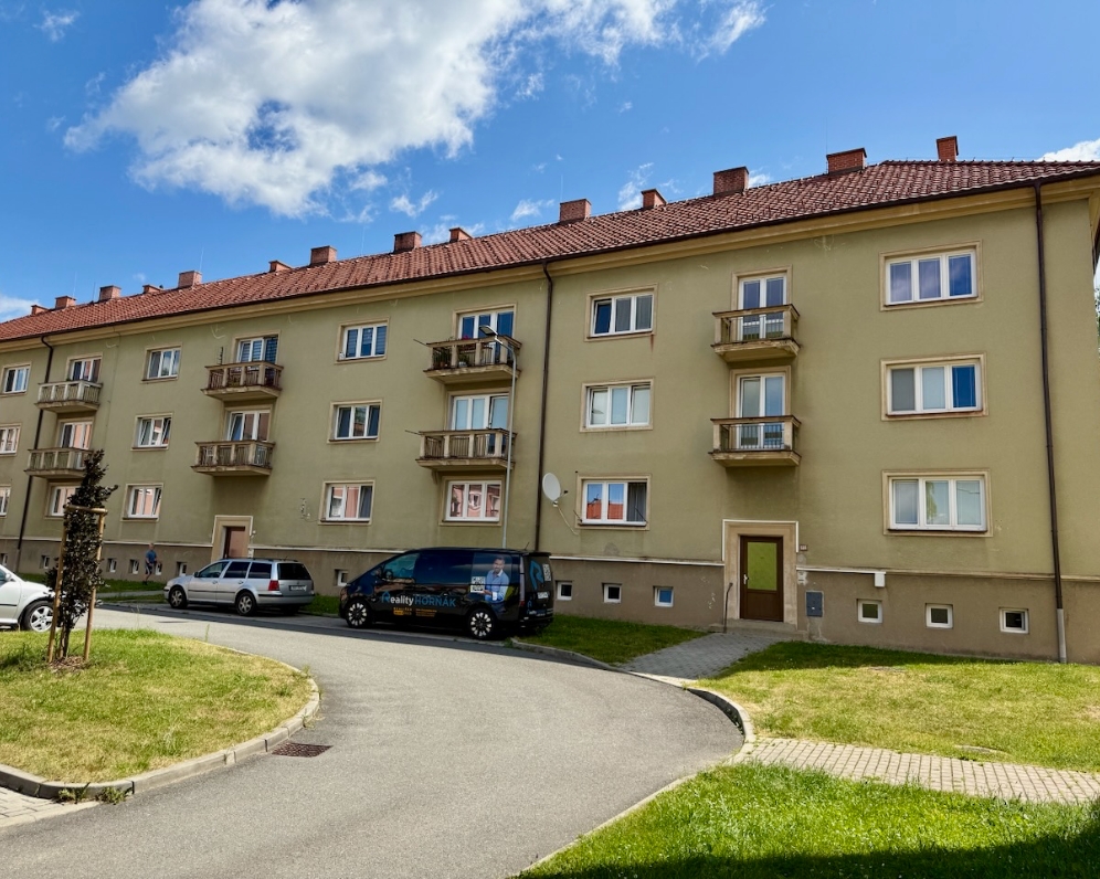 BECHYNĚ - PRODEJ BYTU 2+1 S BALKÓNEM