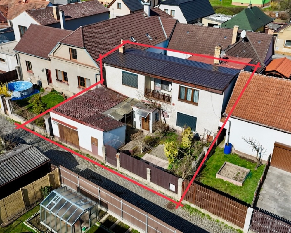 TÝN NAD VLTAVOU - PRODEJ RD NA MALÉ STRANĚ