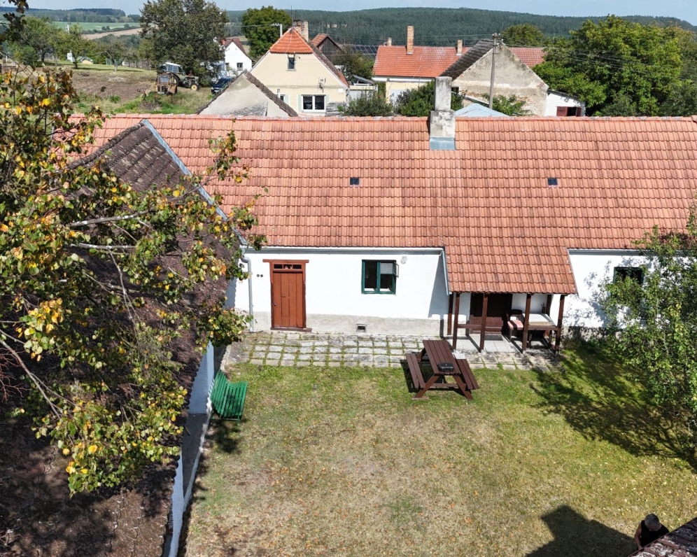 ALBRECHTICE NAD VLTAVOU - ÚJEZD - PRODEJ CHALUPY