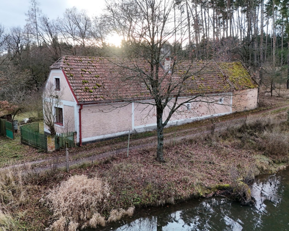 VITANOVSKÁ HÁJENKA - NA SAMOTĚ U LESA