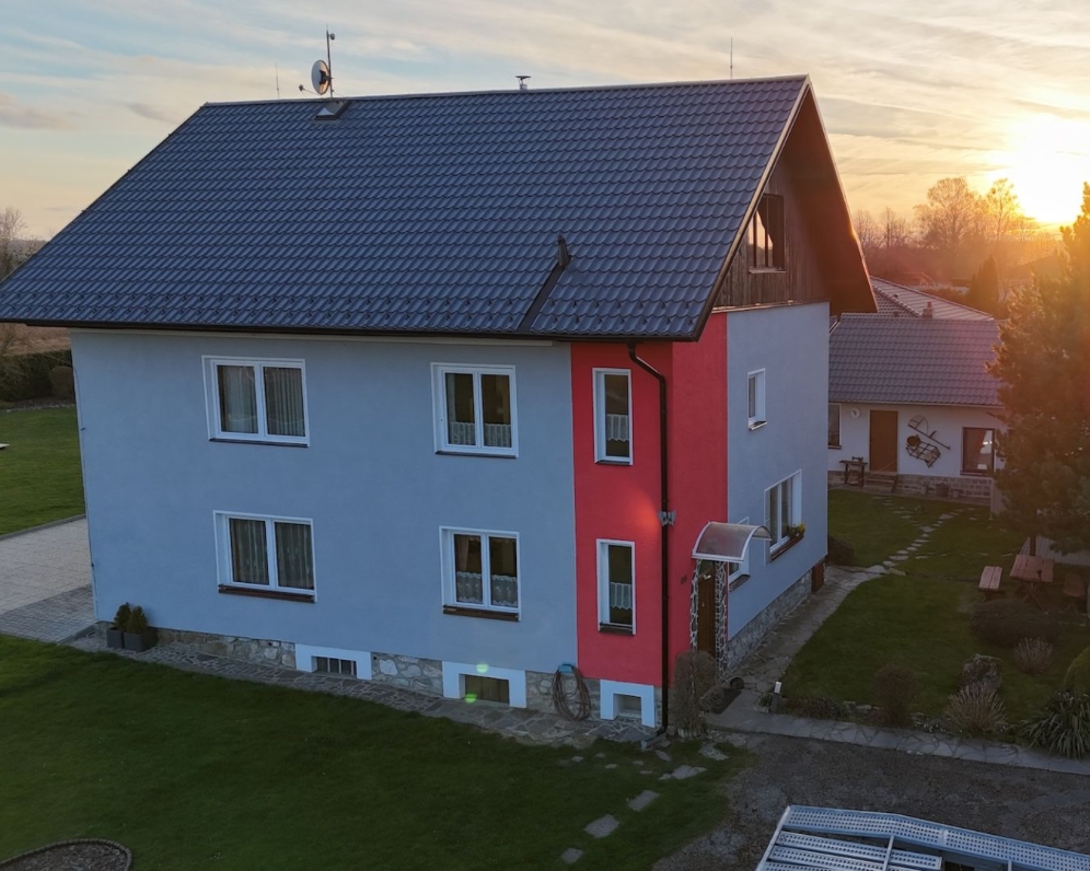 STÁDLEC - PRODEJ RD SE ZAHRADOU, BAZÉNEM A DÍLNOU