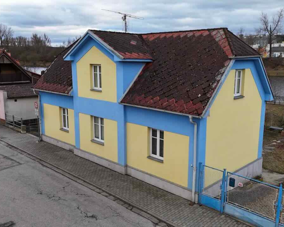TÝN NAD VLTAVOU - RODINNÝ DŮM U VLTAVY