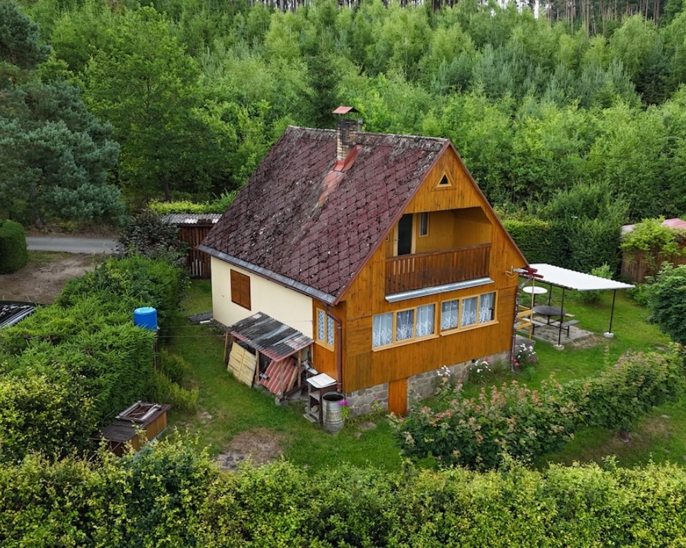 DOBRONICE U BECHYNĚ - PRODEJ CELOZDĚNÉ CHATY