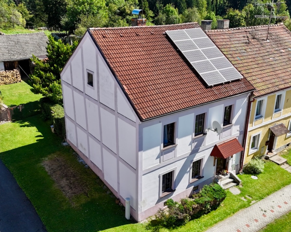 ROŽMITÁL NA ŠUMAVĚ - RODINNÝ DŮM SE ZAHRADOU, STODOLOU A DÍLNOU