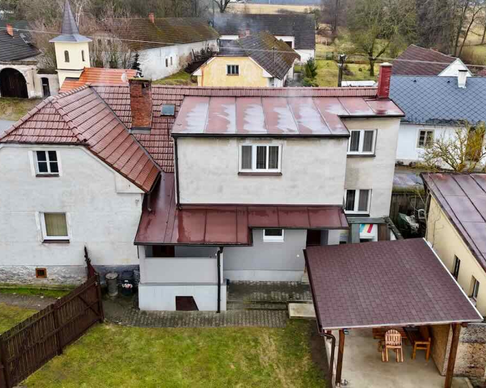 TŘEBELICE: PRODEJ VESNICKÉHO RODINNÉHO DOMU