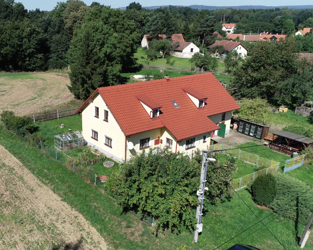 RODINNÝ DŮM ZADNÍ POŘÍČÍ U BŘEZNICE