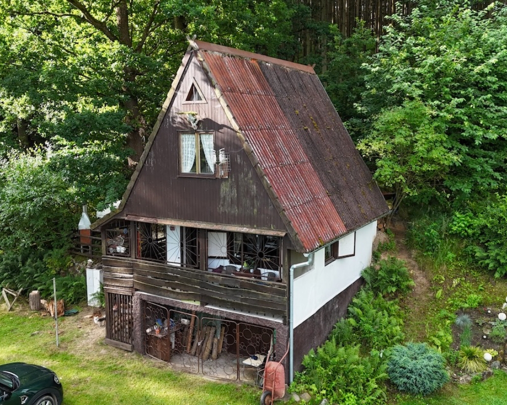TÝN NAD VLTAVOU - PRODEJ CHATY PŘÍMO U VODY