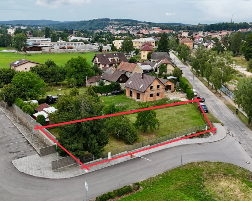 TÝN NAD VLTAVOU - STAVEBNÍ PARCELA NA MALÉ STRANĚ